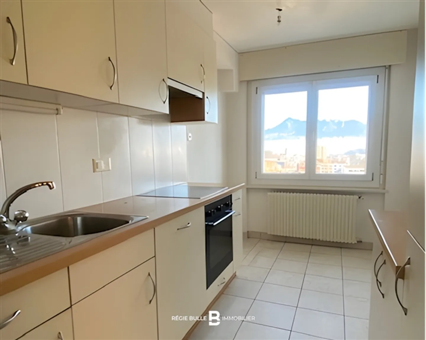 Bulle - Beautiful 4-Room Apartment for Rent - Photo 2 of 7