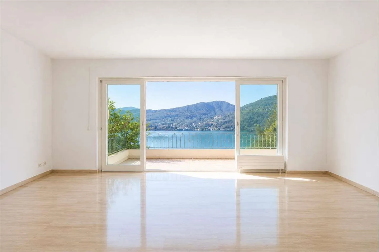 Villa avec plage et quai privé à Montagnola - Photo 9 sur 13