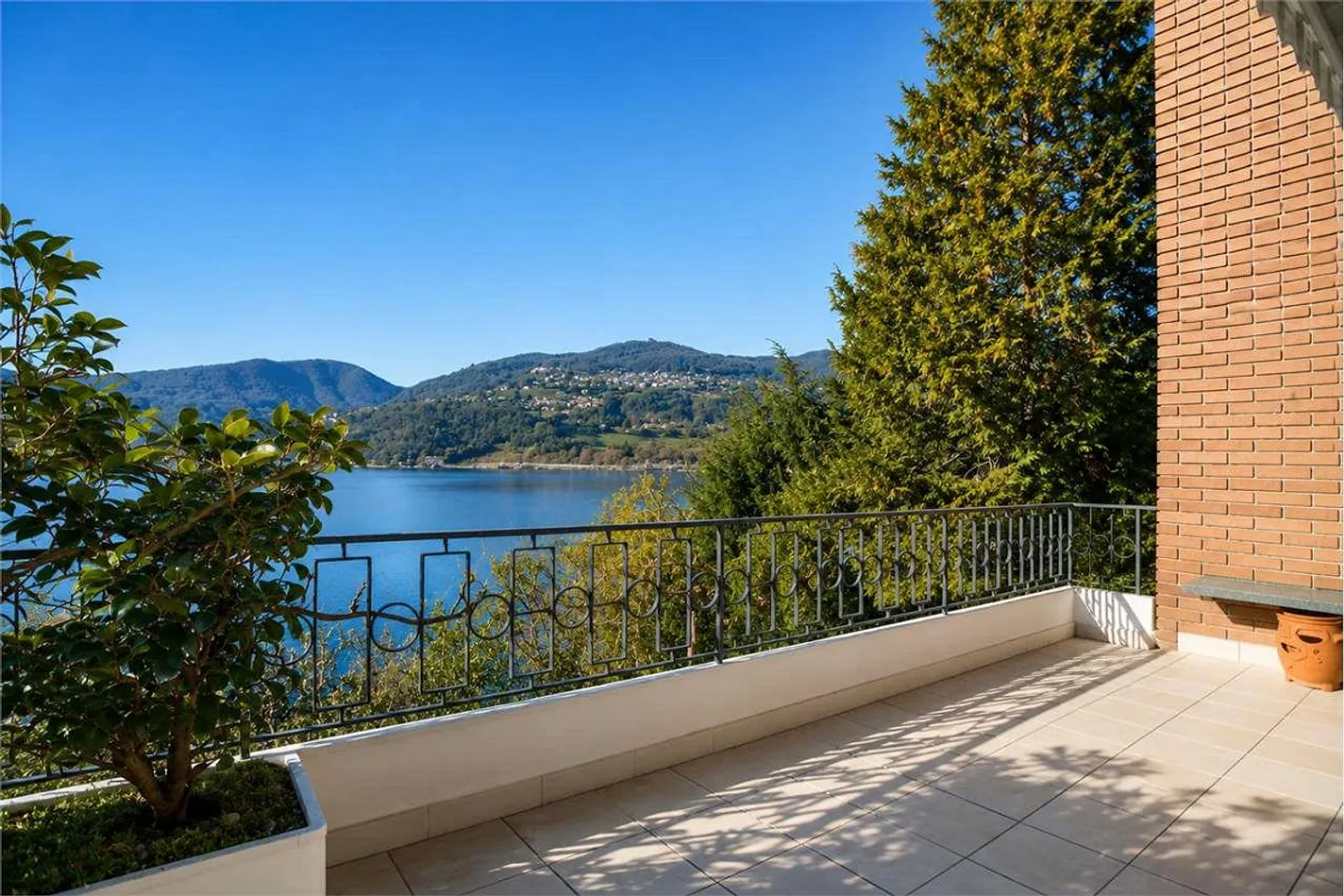 Villa avec plage et quai privé à Montagnola - Photo 10 sur 13