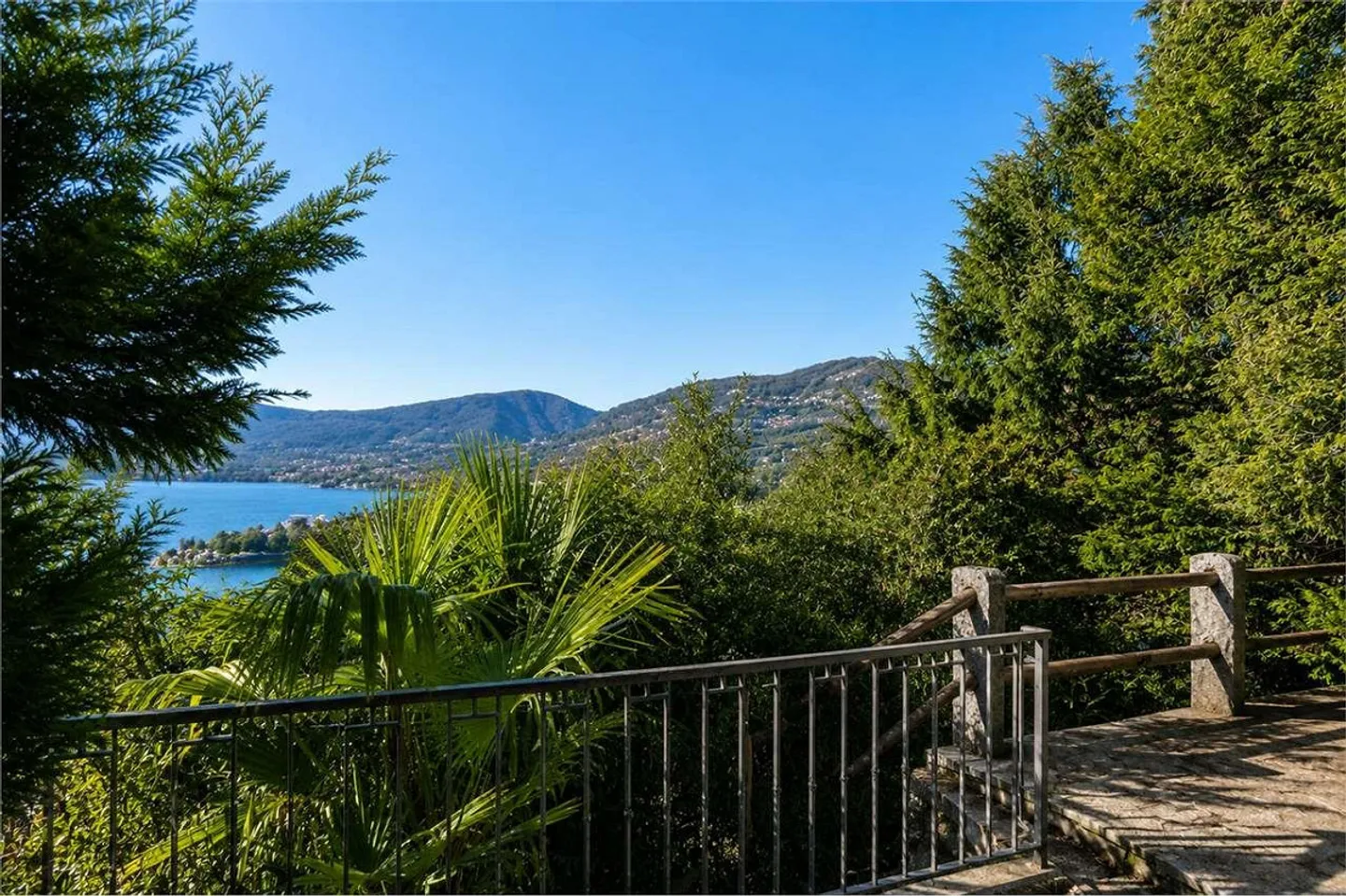 Villa avec plage et quai privé à Montagnola - Photo 11 sur 13
