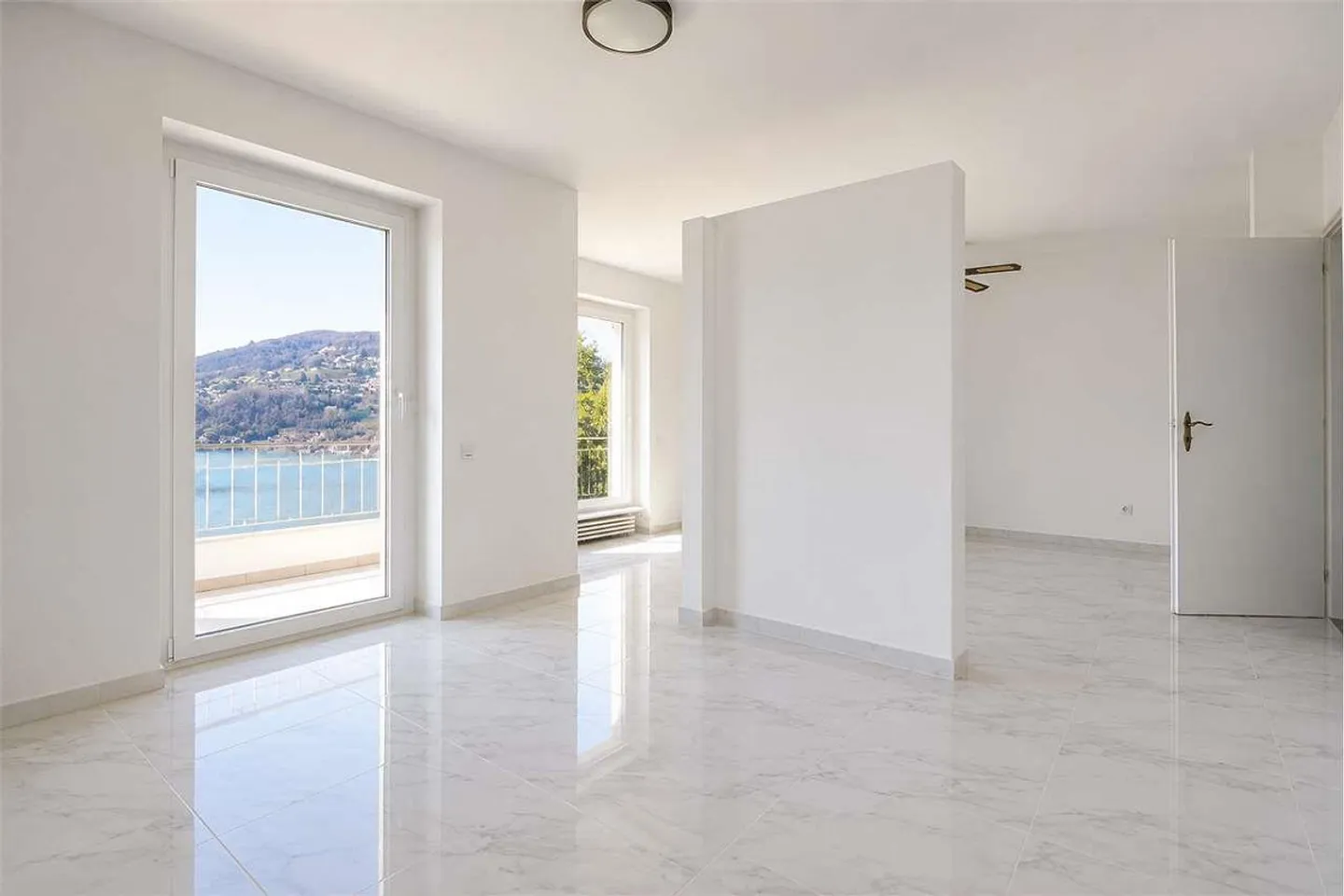 Villa avec plage et quai privé à Montagnola - Photo 13 sur 13