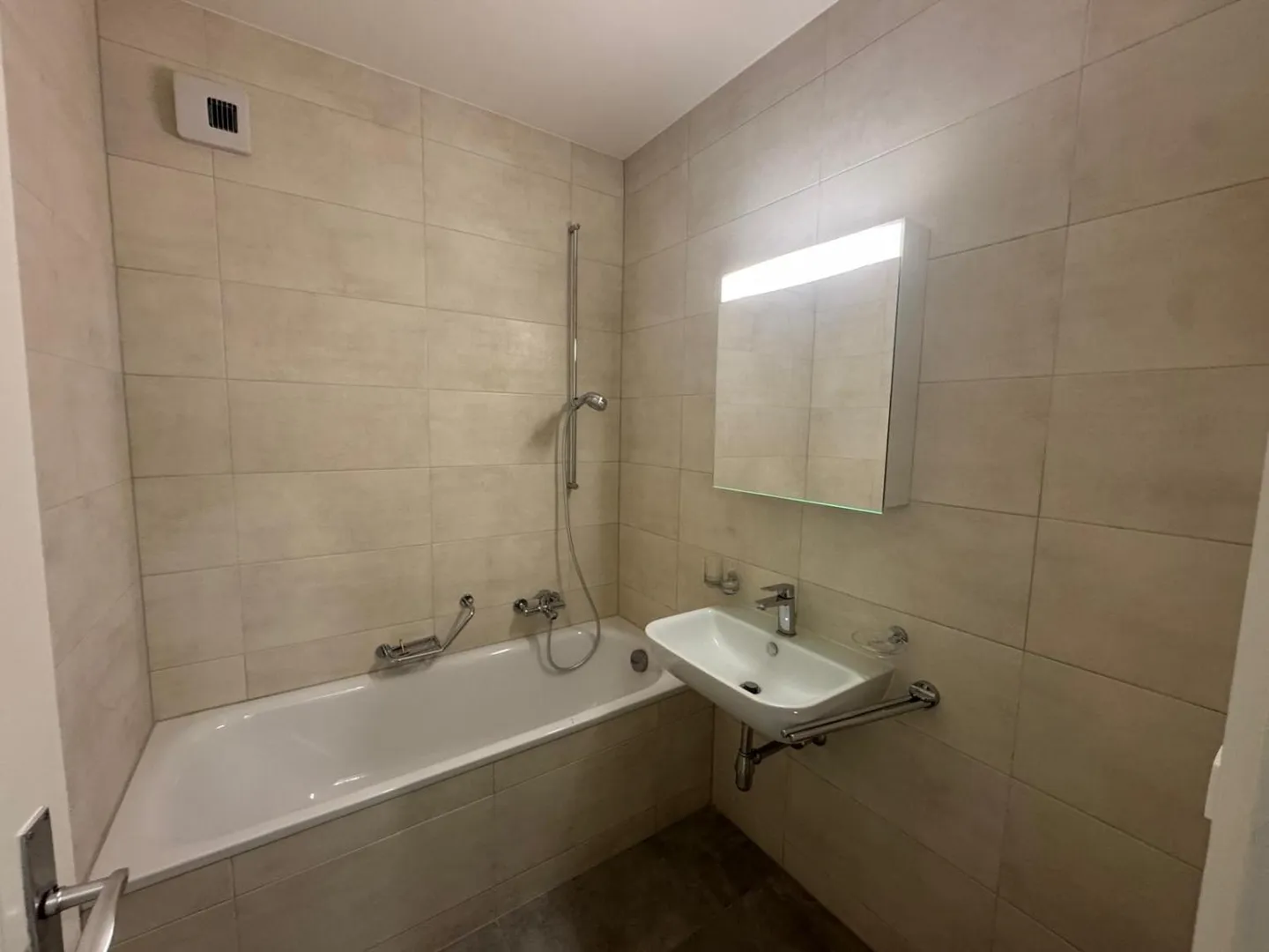 Appartement Familial Rénové - Photo 3 sur 6