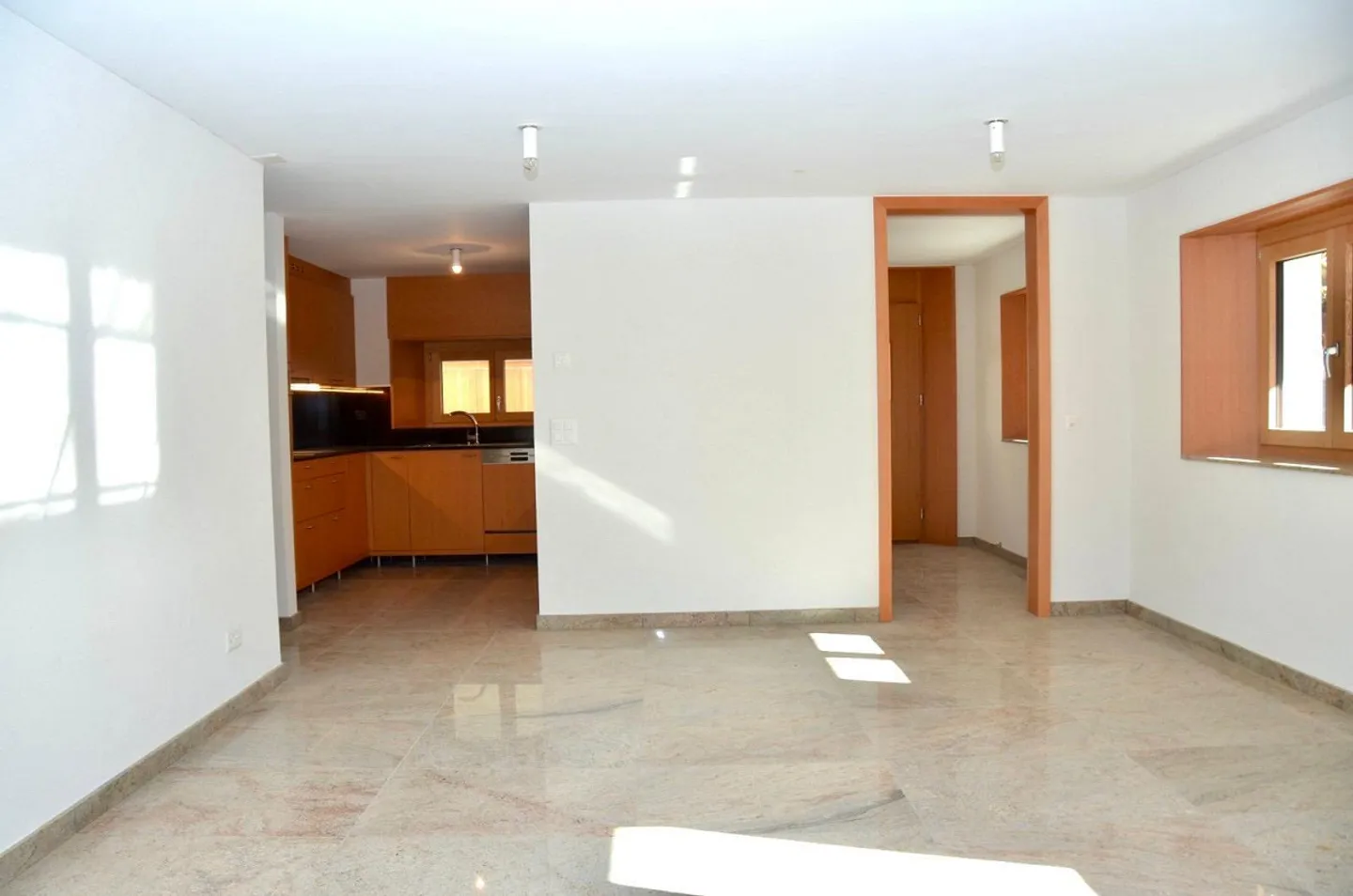 Zentrale Wohnung mit Garten - Foto 3 von 11