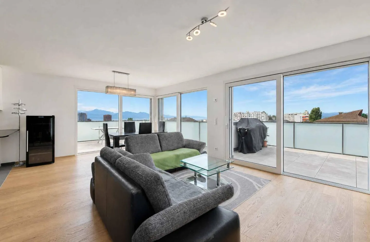 Appartamento all'ultimo piano con vista panoramica - Foto 4 di 13