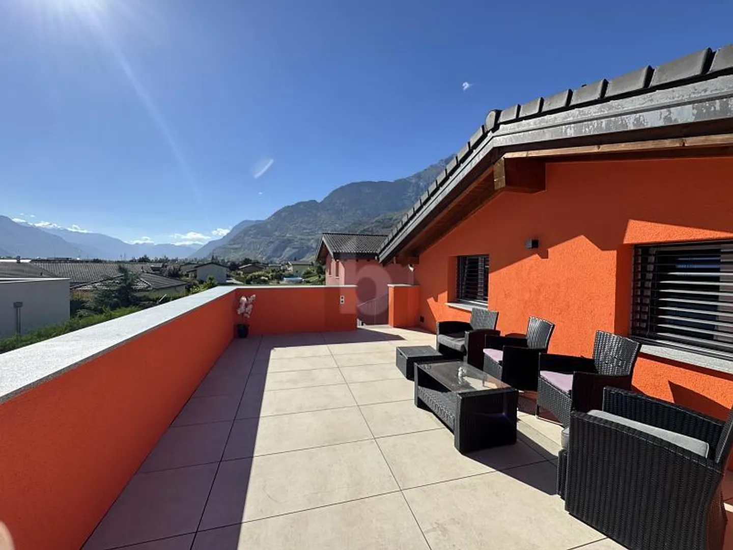 Familiare, moderno con giardino e terrazze - Foto 4 di 6