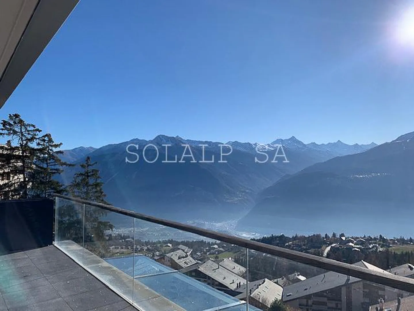 Vista panoramica senza ostacoli a pochi passi dal centro e da tutti i servizi - Foto 10 di 13