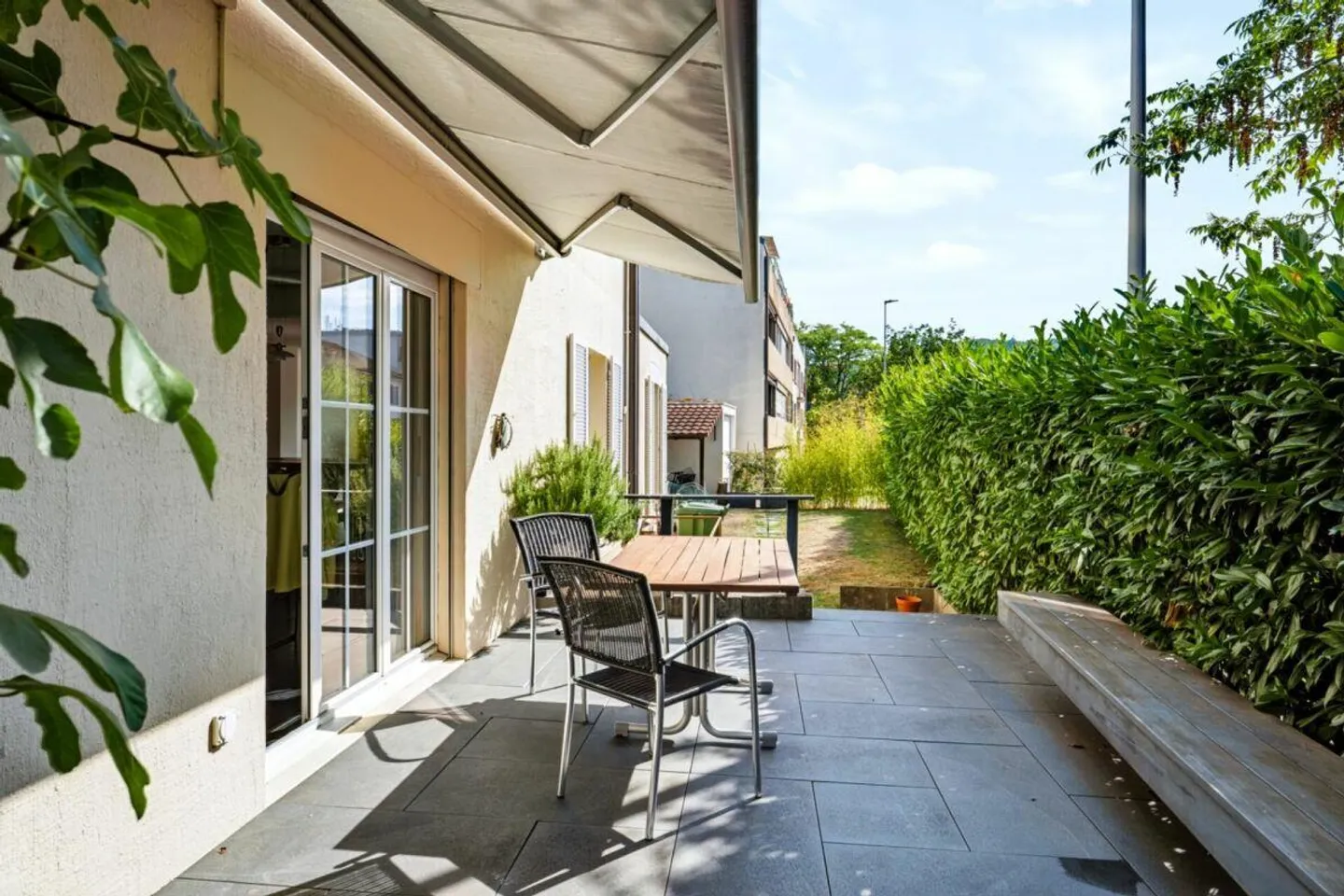4½-Room Corner Single-Family House with approx. 150 m² of Living Space, Generous Space Offer and Beautiful Garden - Photo 3 of 14