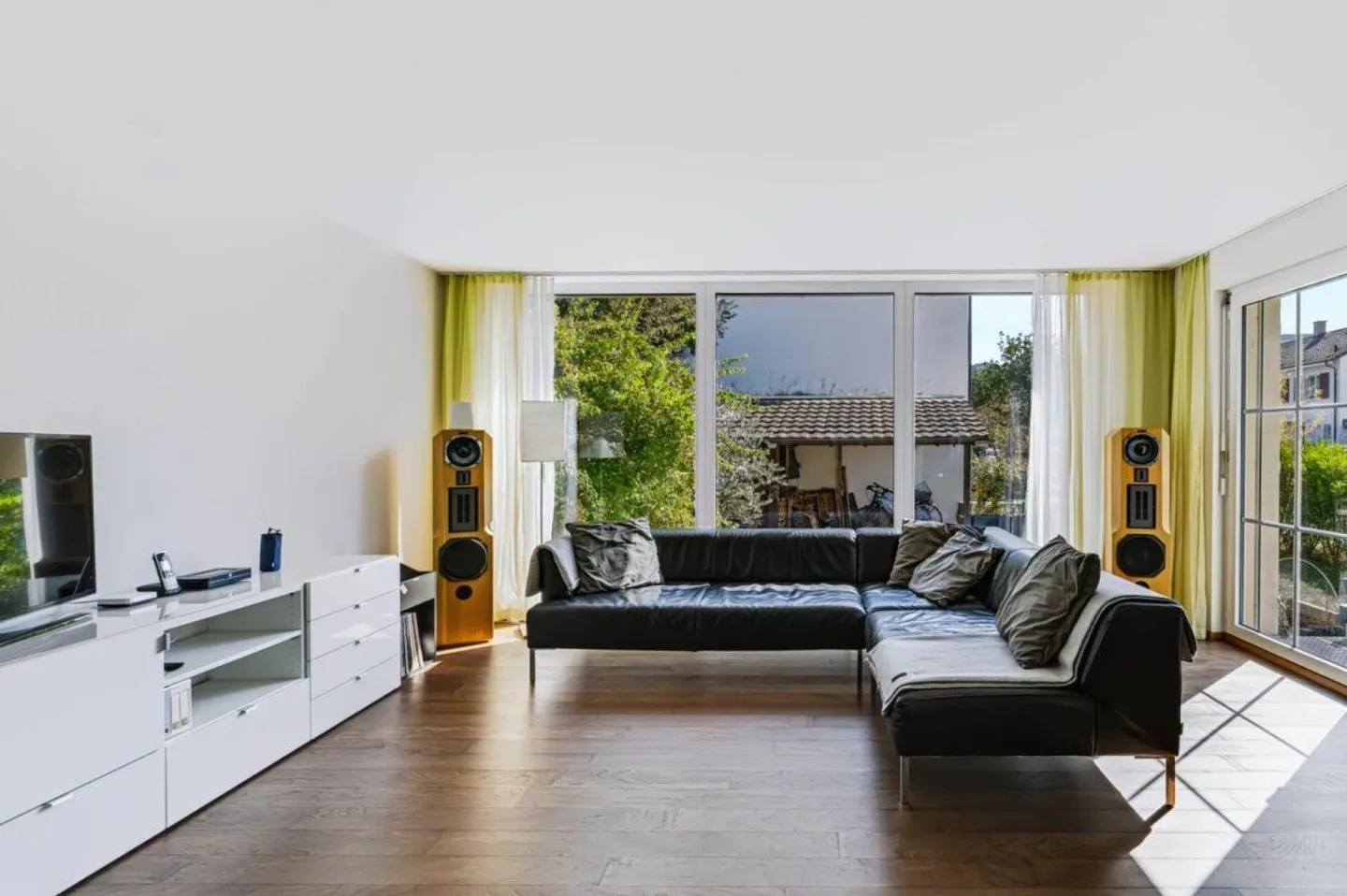 4½-Room Corner Single-Family House with approx. 150 m² of Living Space, Generous Space Offer and Beautiful Garden - Photo 4 of 14