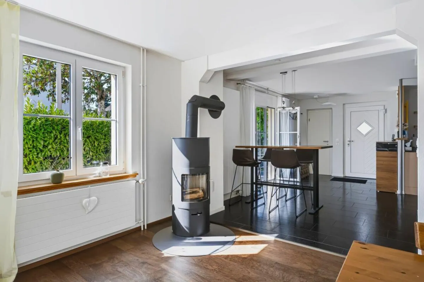 4½-Room Corner Single-Family House with approx. 150 m² of Living Space, Generous Space Offer and Beautiful Garden - Photo 6 of 14