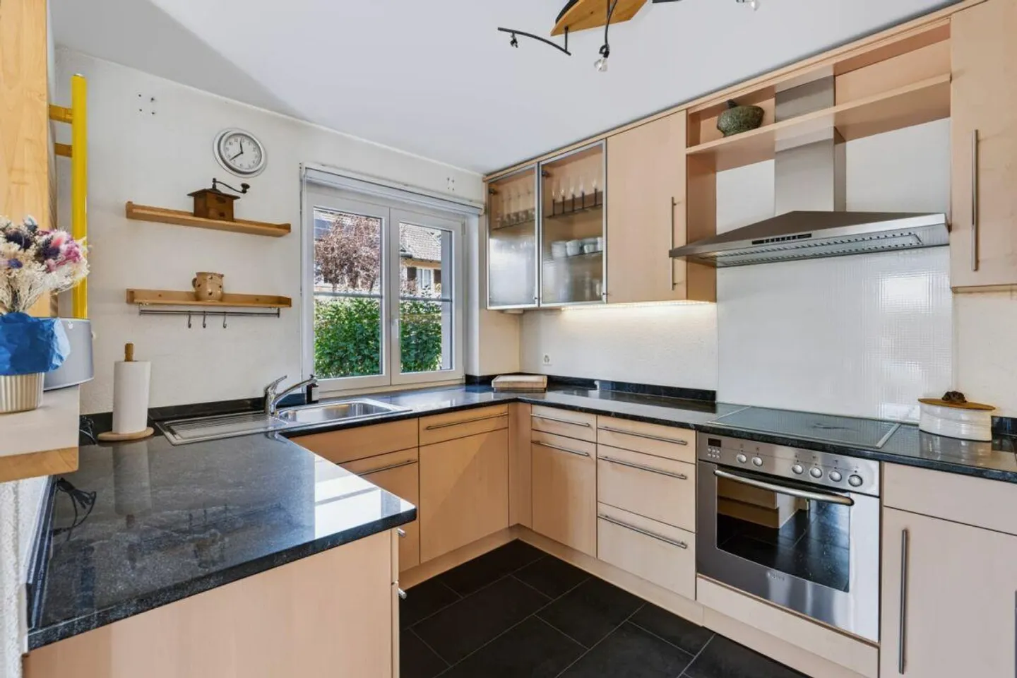 4½-Room Corner Single-Family House with approx. 150 m² of Living Space, Generous Space Offer and Beautiful Garden - Photo 7 of 14