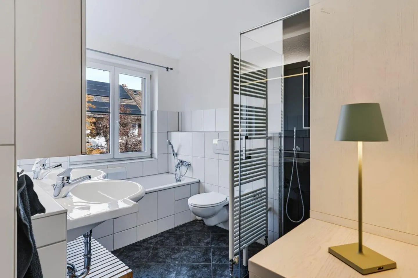 4½-Room Corner Single-Family House with approx. 150 m² of Living Space, Generous Space Offer and Beautiful Garden - Photo 8 of 14