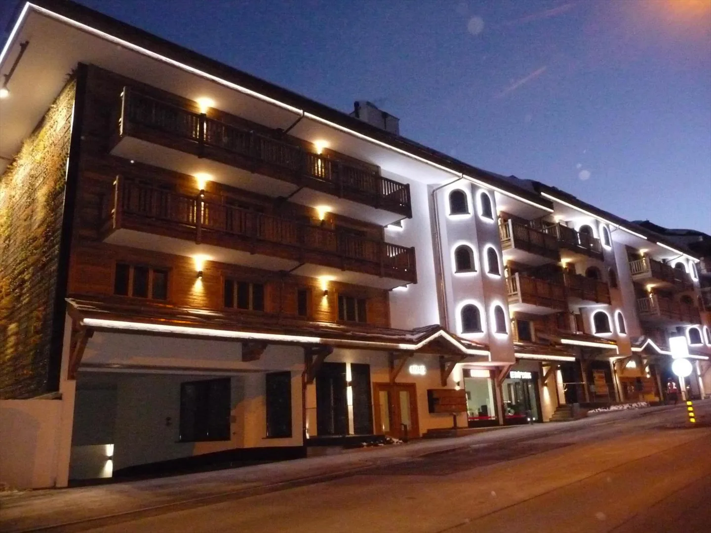 Vista panoramica senza ostacoli a pochi passi dal centro e da tutti i servizi - Foto 12 di 13