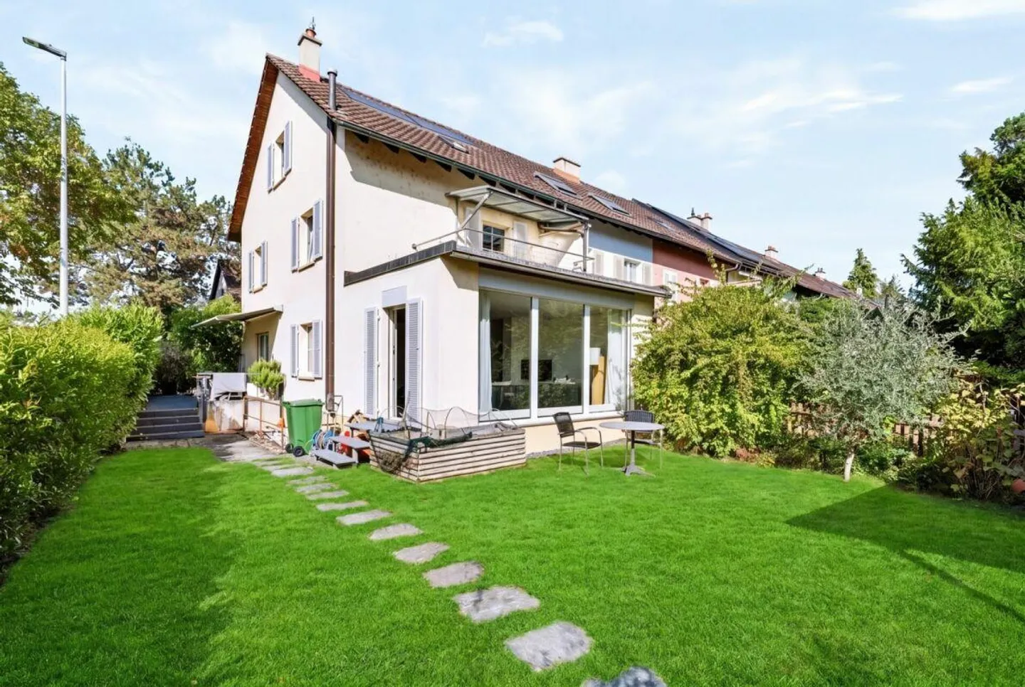 4½-Room Corner Single-Family House with approx. 150 m² of Living Space, Generous Space Offer and Beautiful Garden - Photo 1 of 14