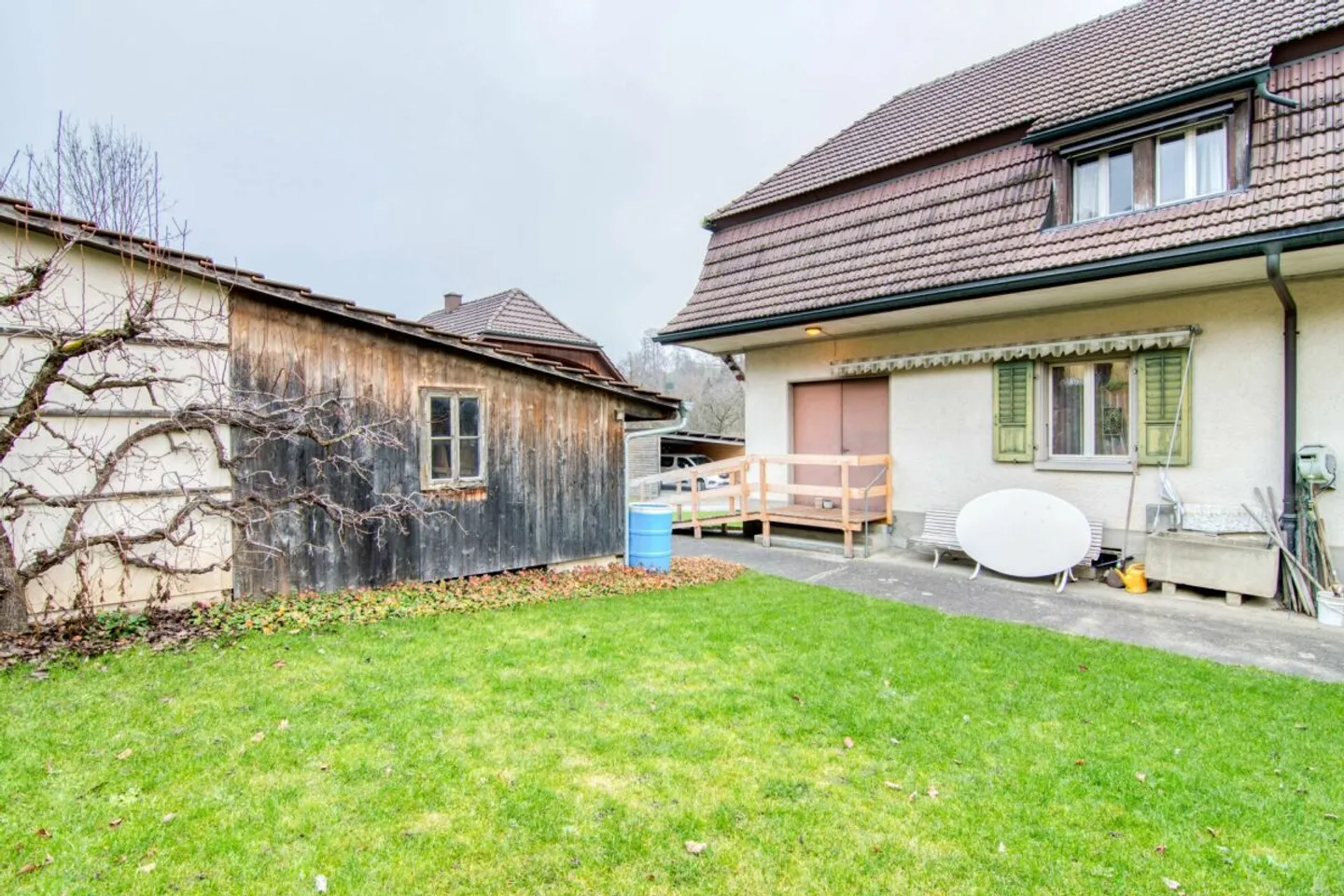 Maison de campagne bernoise avec environ 750 m² de réserve de construction (W3) : Maison bifamiliale dans un emplacement calme avec un potentiel polyvalent - Photo 24 sur 31