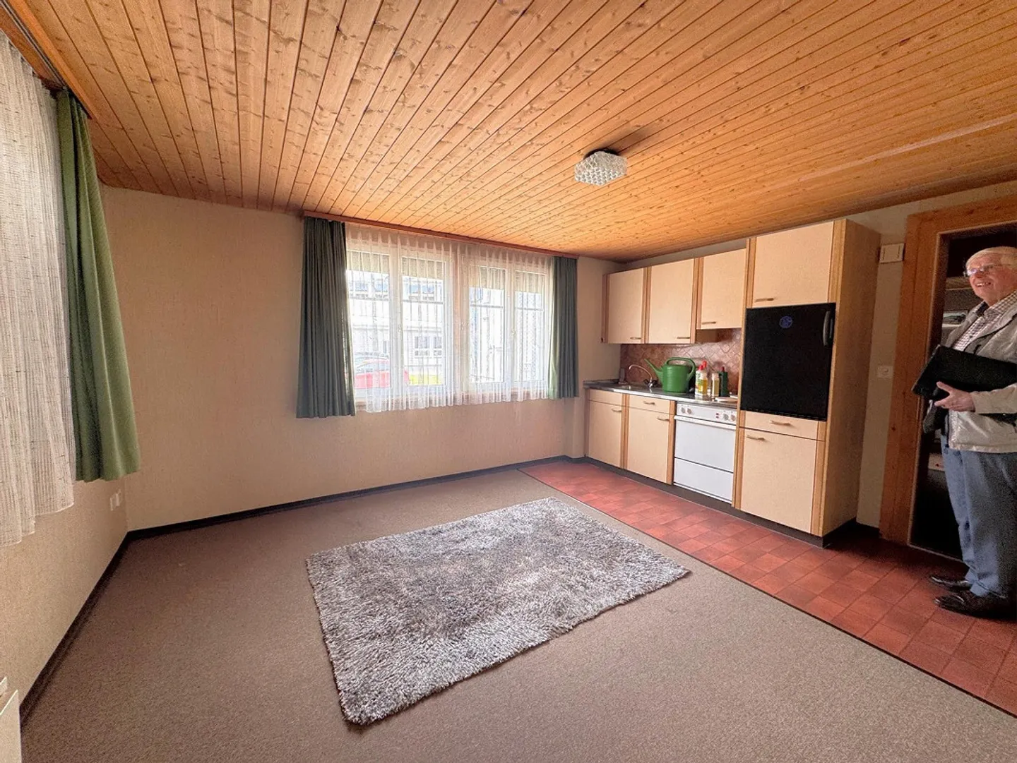 Edificio residenziale con due appartamenti, area commerciale e box garage - Foto 16 di 24