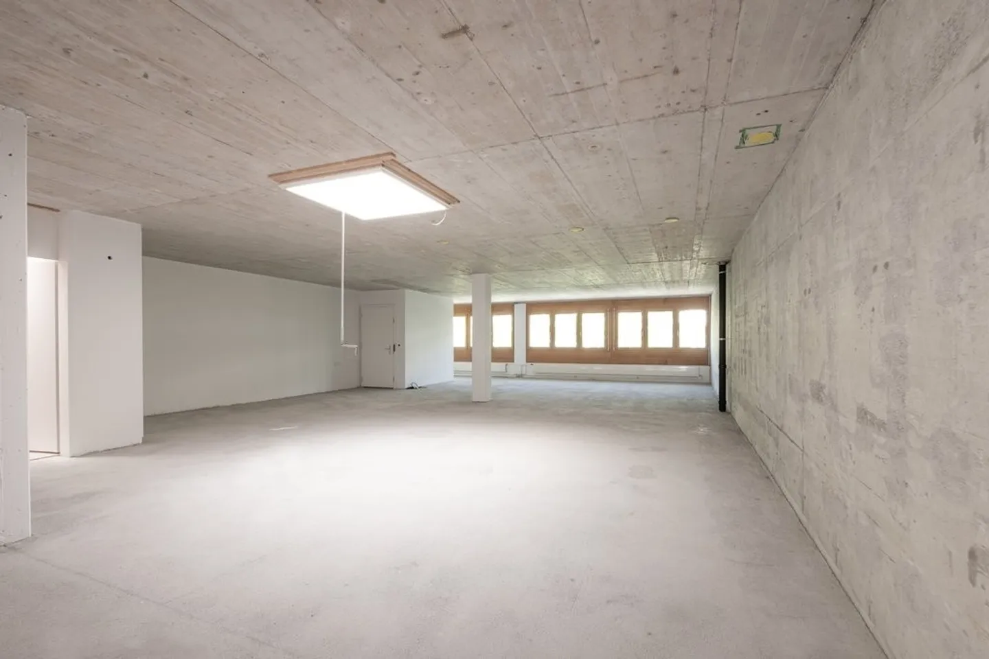 Office space in a central location (shell construction) - Photo 1 of 2