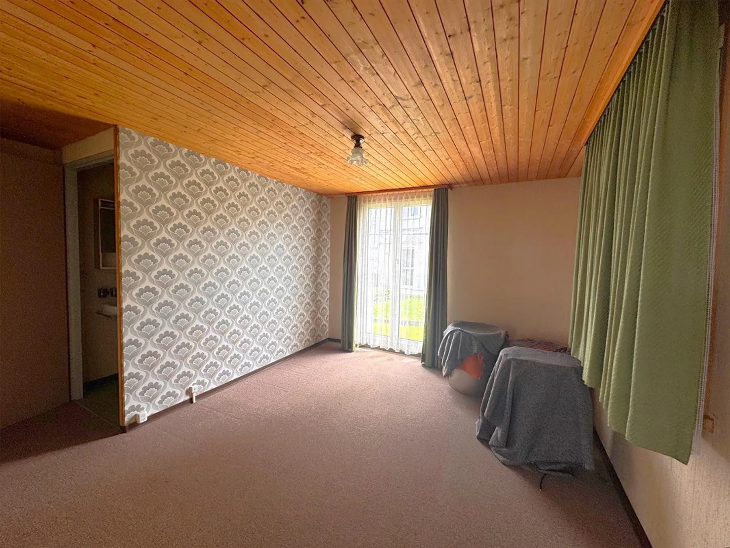 Edificio residenziale con due appartamenti, area commerciale e box garage - Foto 17 di 24