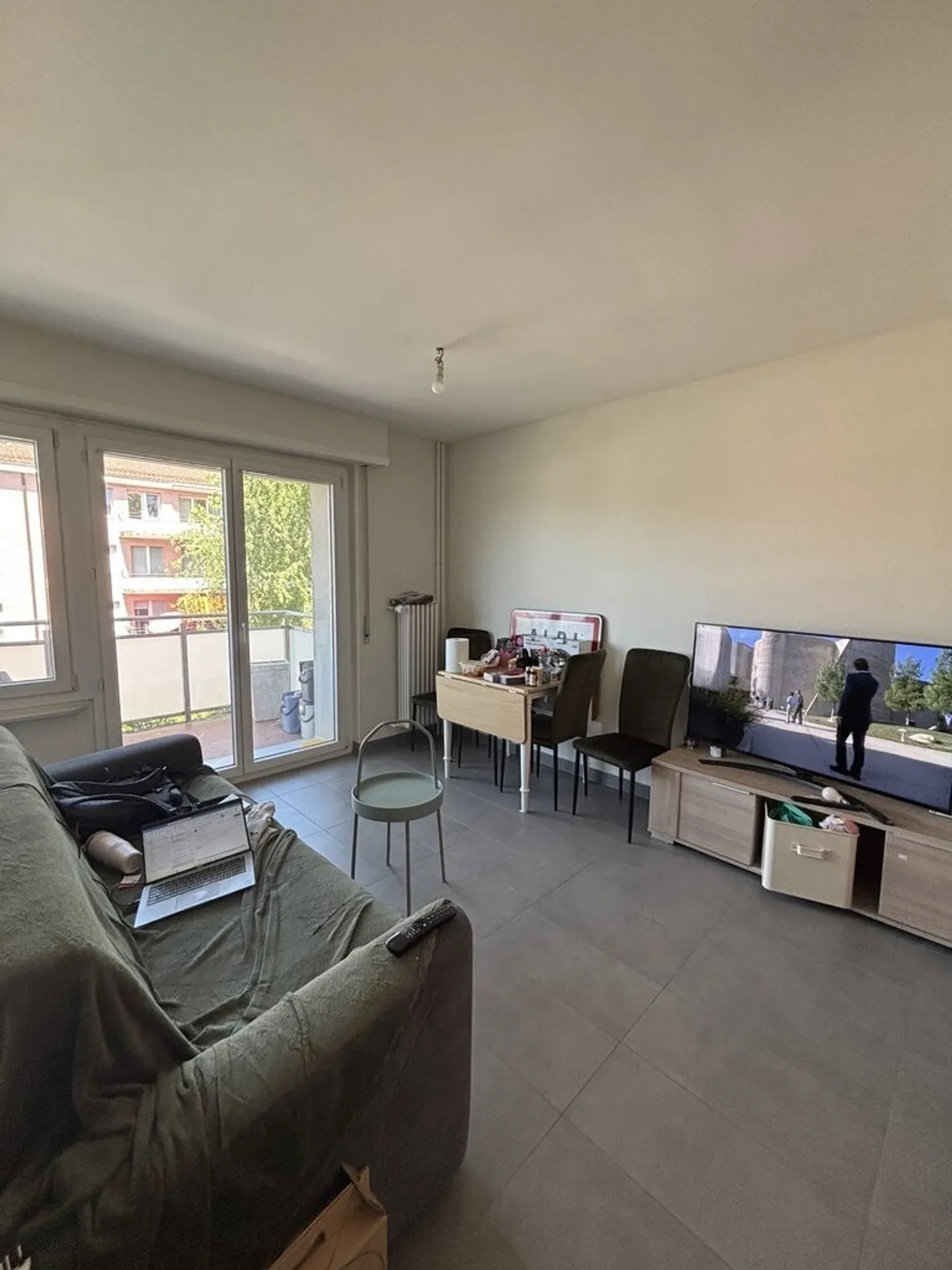 Charmant Appartement en Zone Calme - Photo 3 sur 8