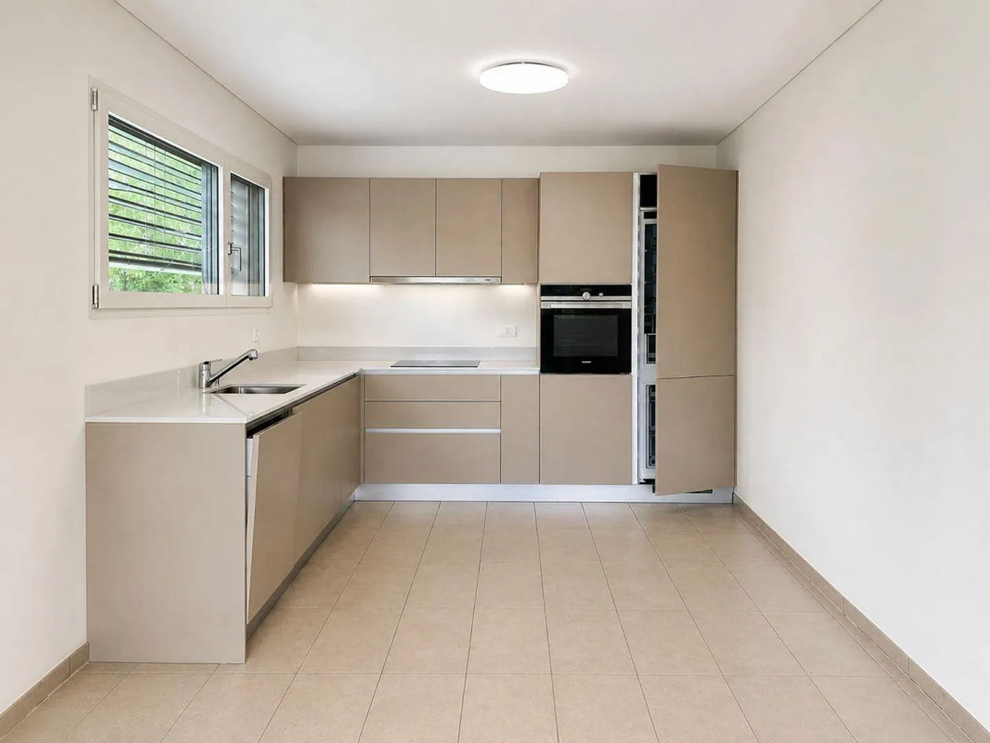 Spacious 2.5 rooms with livable terrace immersed in the greenery of Vacallo - Photo 1 of 5
