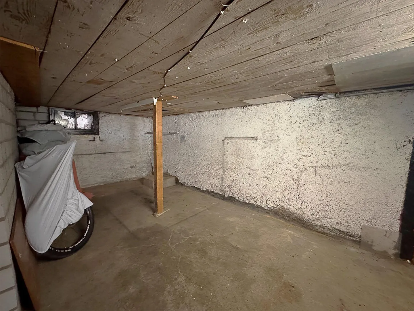 Edificio residenziale con due appartamenti, area commerciale e box garage - Foto 22 di 24