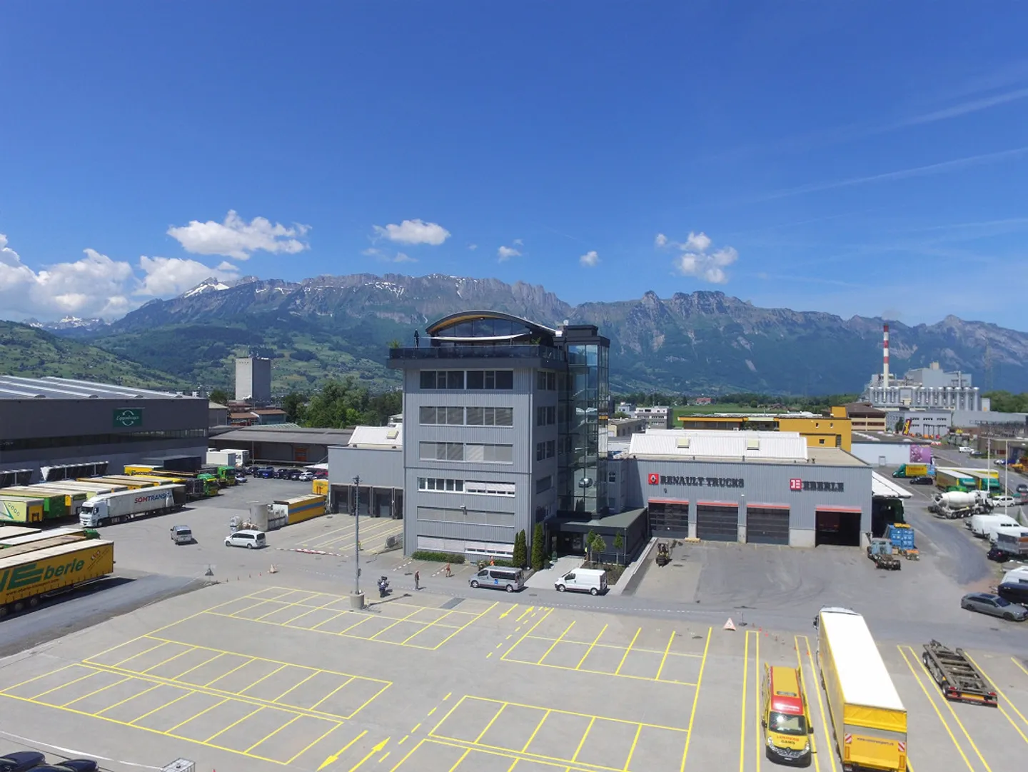 74 m2 Office/Commercial Space - Photo 1 of 13