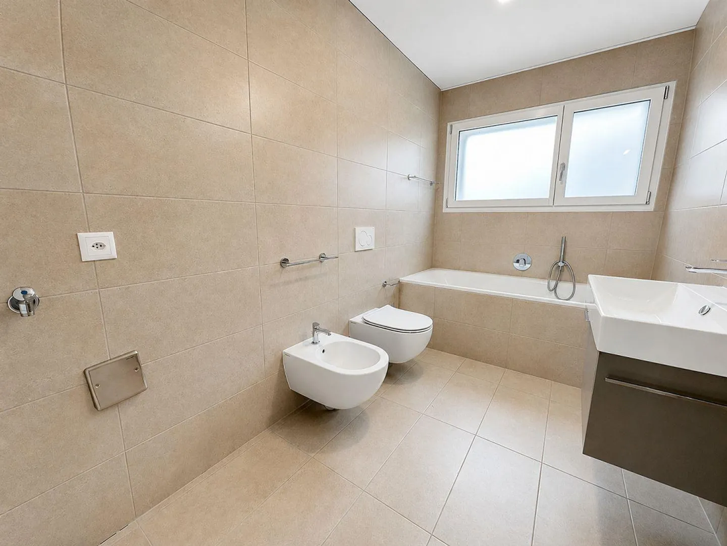 Spacious 2.5 rooms with livable terrace immersed in the greenery of Vacallo - Photo 4 of 5