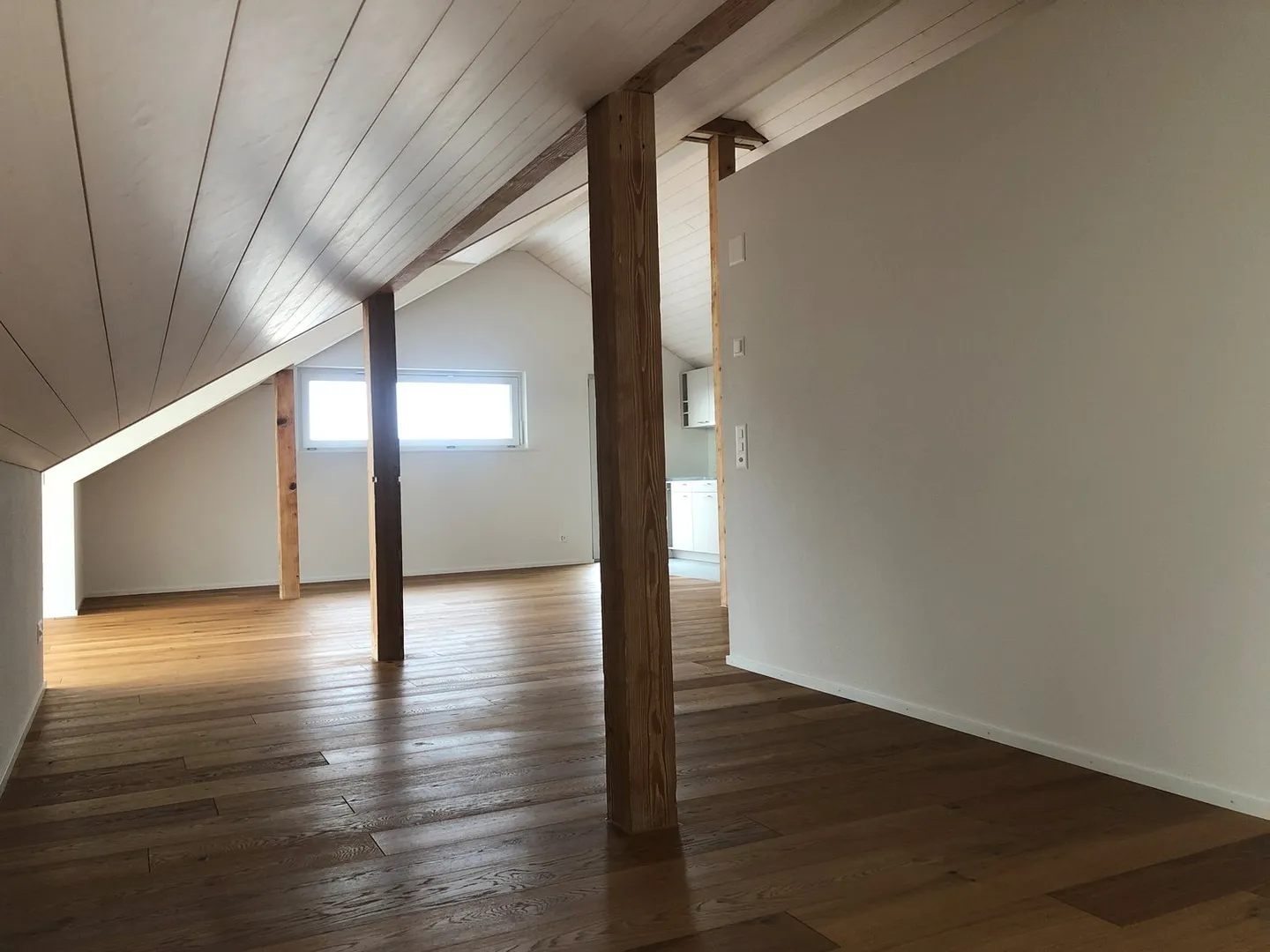 Nouvel appartement en penthouse spacieux avec charme - Photo 6 sur 11