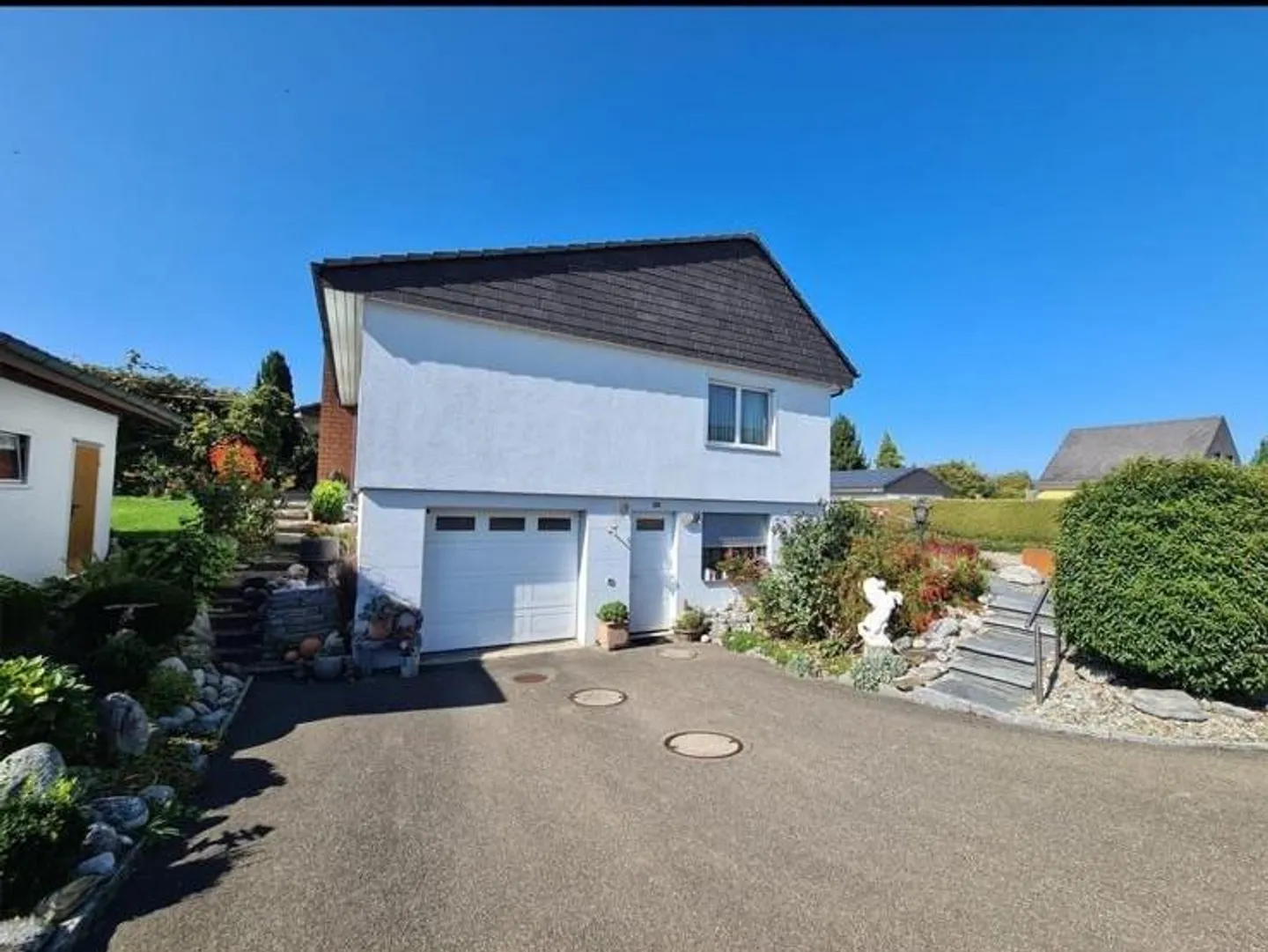 Charmantes Einfamilienhaus mit Garten - Foto 1 von 18