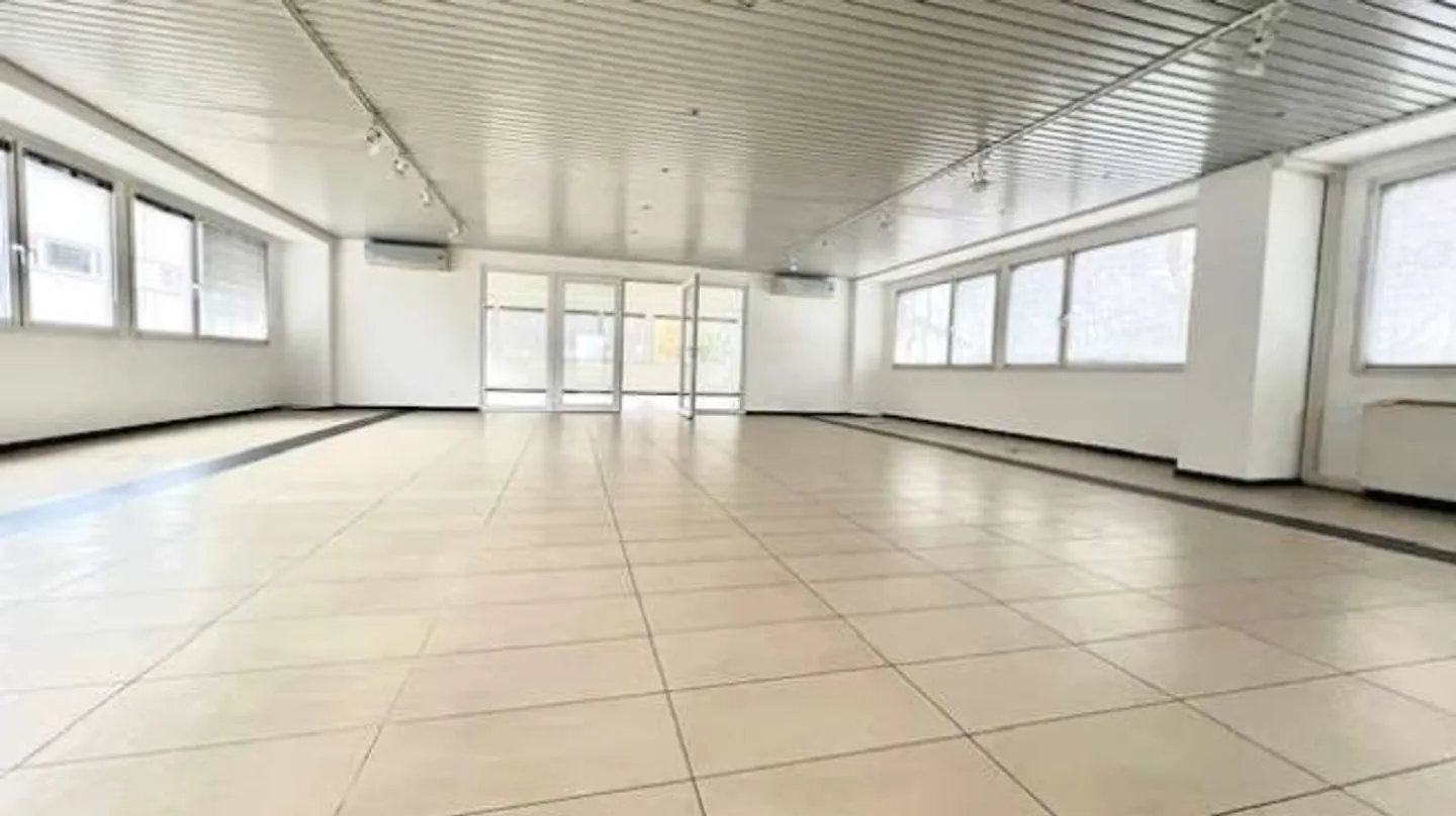 «Geschäftsräume mit separatem Eingang» - Foto 2 von 13