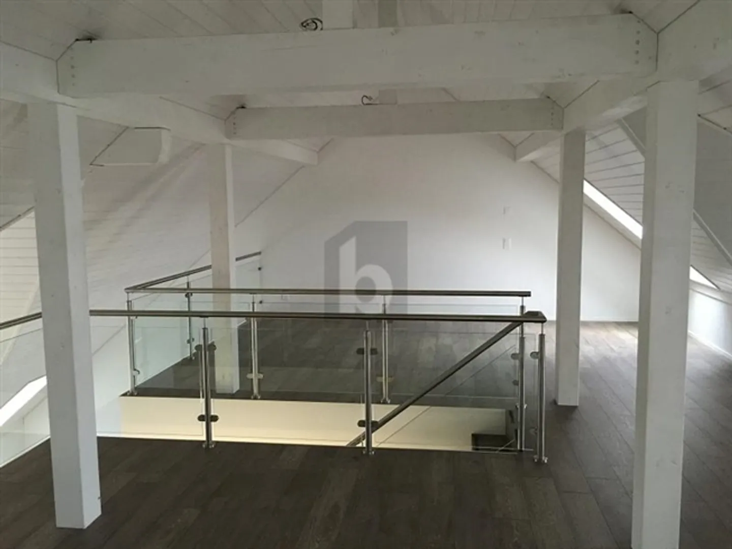 SPACIOUS AND BRIGHT IN A CENTRAL LOCATION - Photo 3 of 6