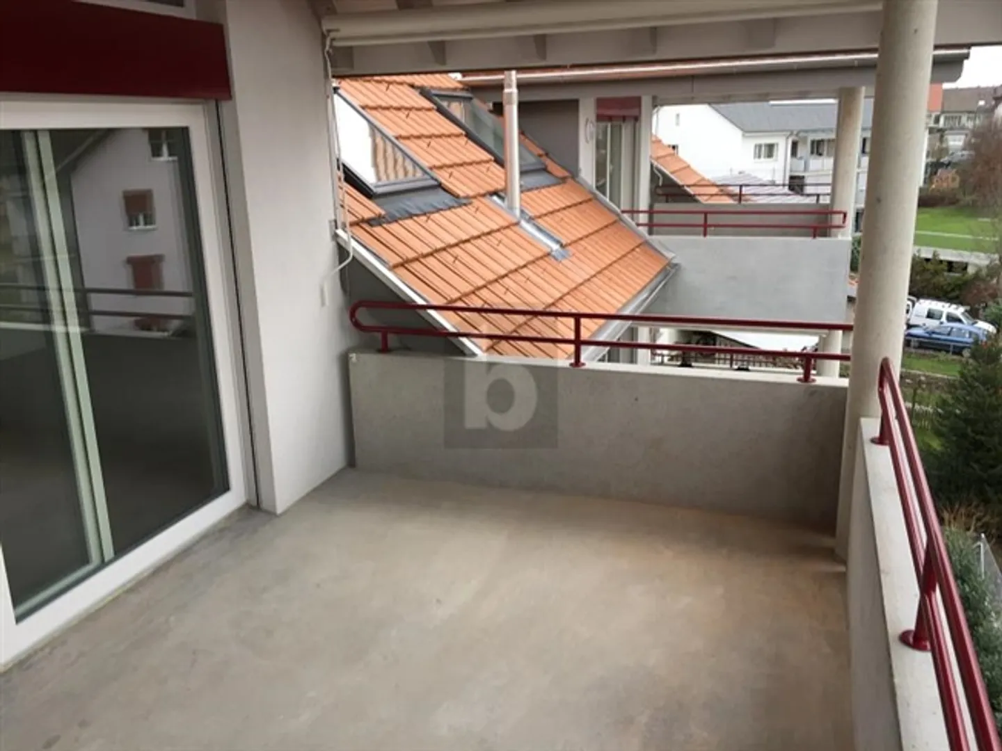 SPACIOUS AND BRIGHT IN A CENTRAL LOCATION - Photo 5 of 6