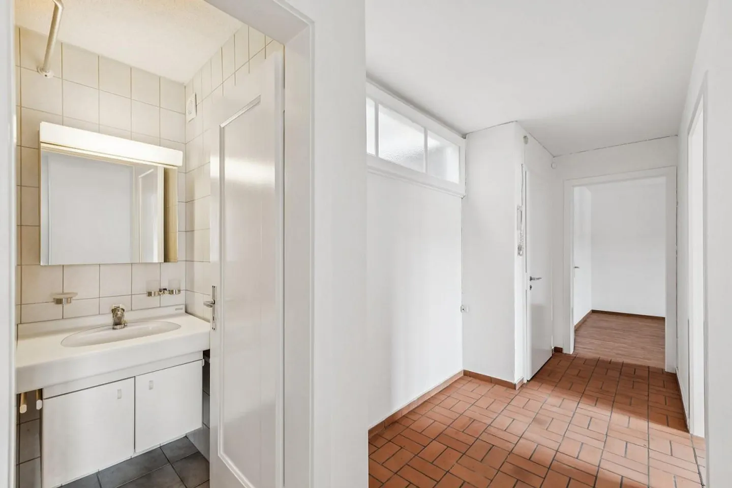 Beautiful fresh 2-room apartment in Grenchen, available immediately - Photo 5 of 7
