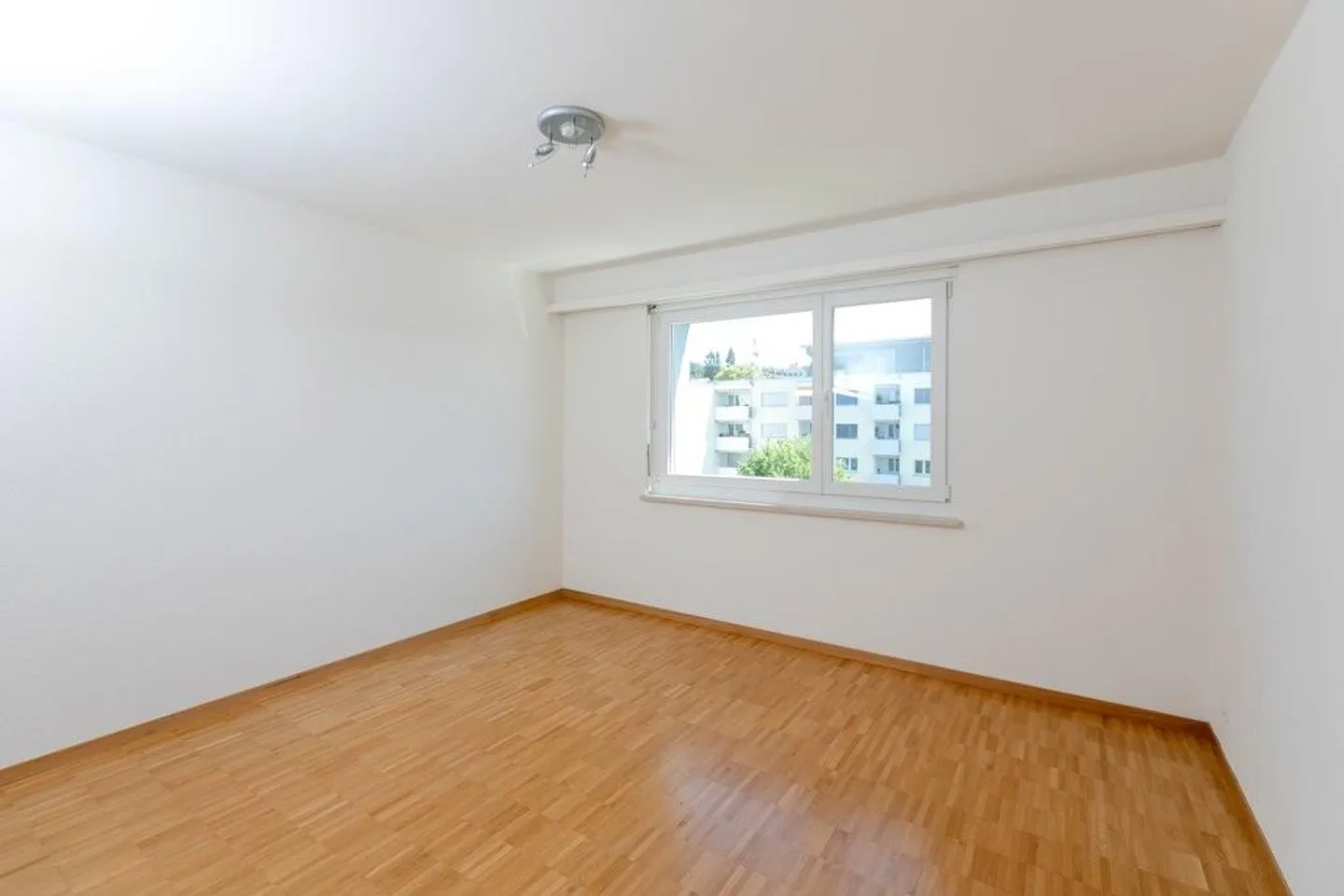 RENT WITHOUT DEPOSIT - Beautiful Home Near the Airport - Photo 5 of 6
