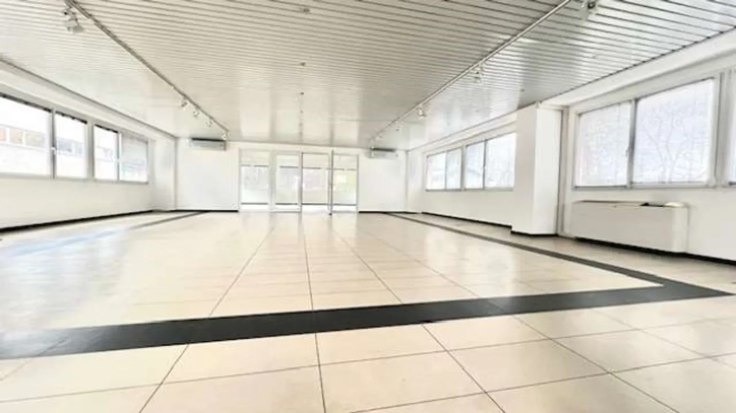 «Geschäftsräume mit separatem Eingang» - Foto 11 von 13