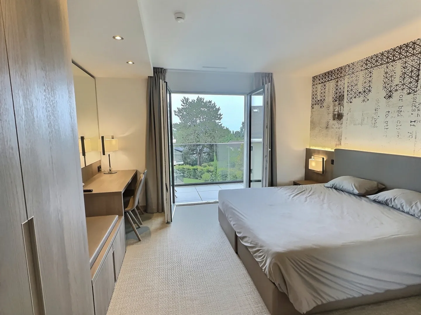 Magnificent new furnished high-end studio - Photo 1 of 4
