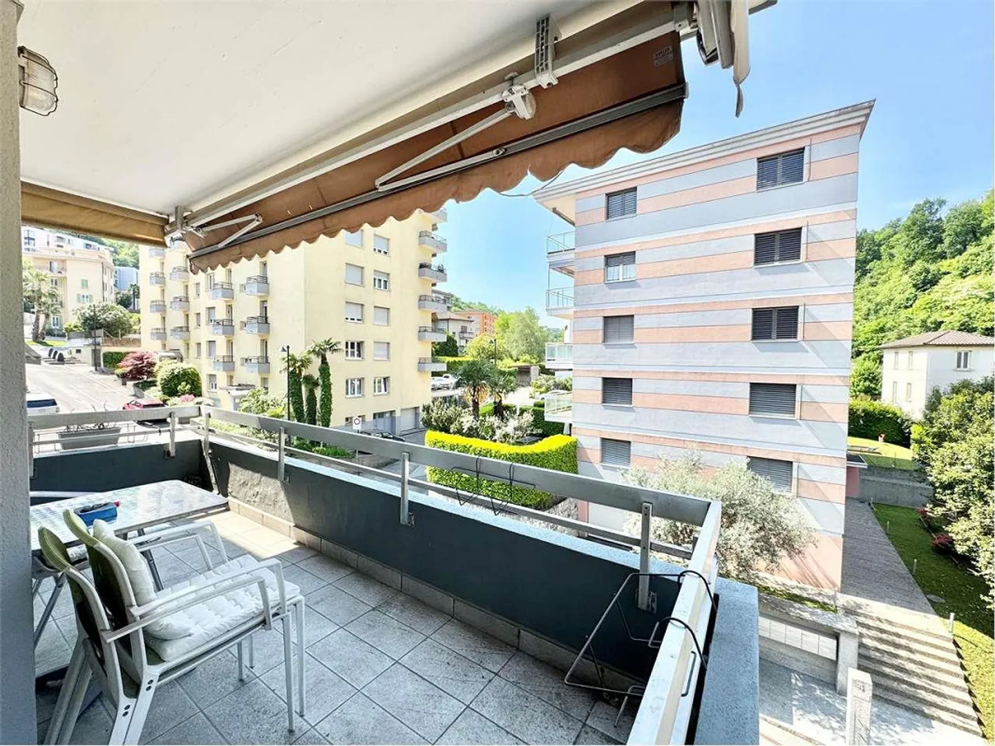 Bright 3.5-room apartment in Paradiso in residential area - Photo 2 of 7