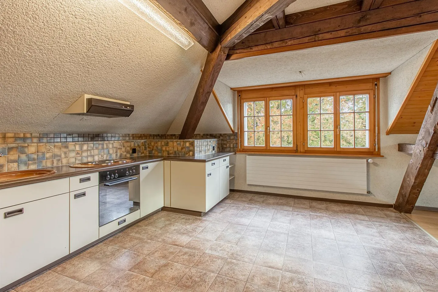 Charmante appartement sous les toits d'un ancien bâtiment - central à Altstätten - Photo 1 sur 12