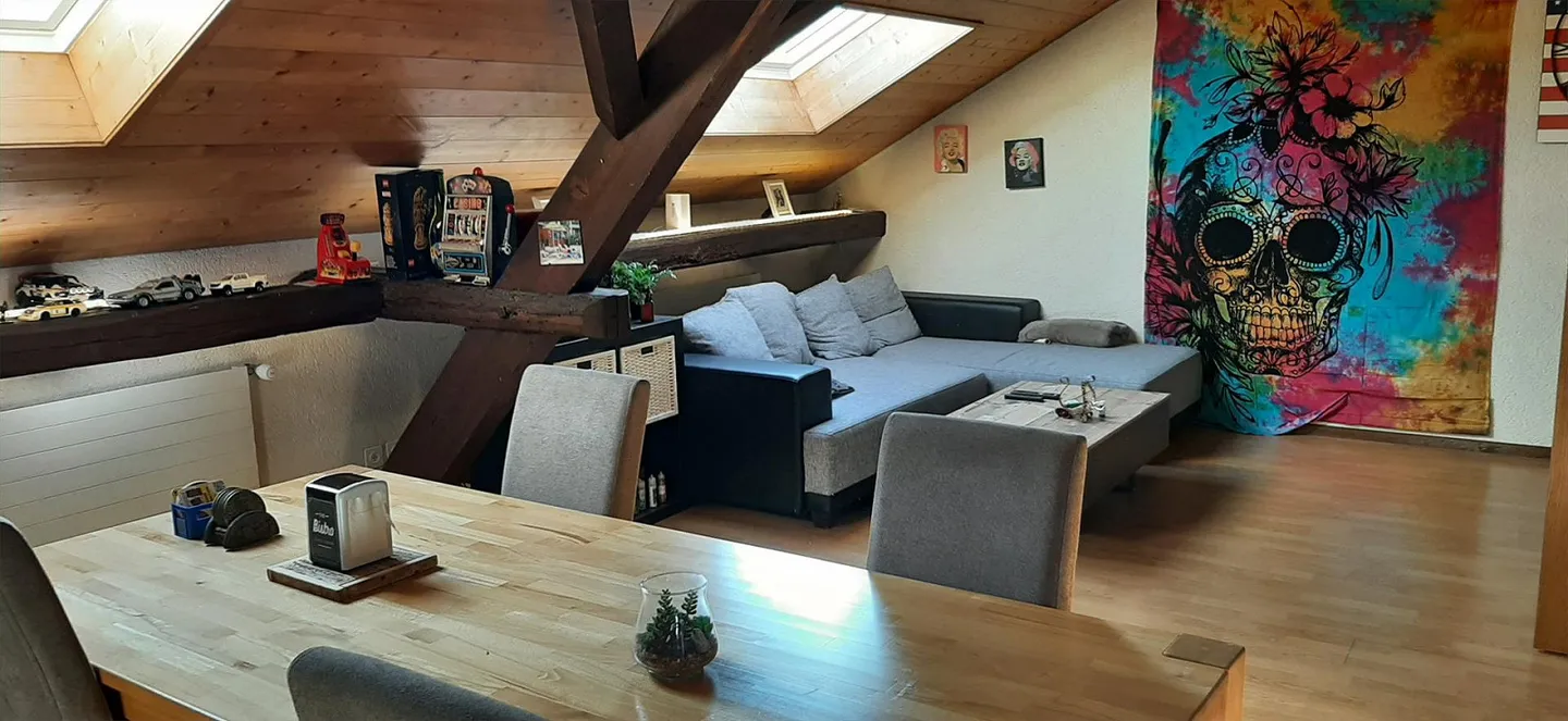 Charmante appartement sous les toits d'un ancien bâtiment - central à Altstätten - Photo 2 sur 12