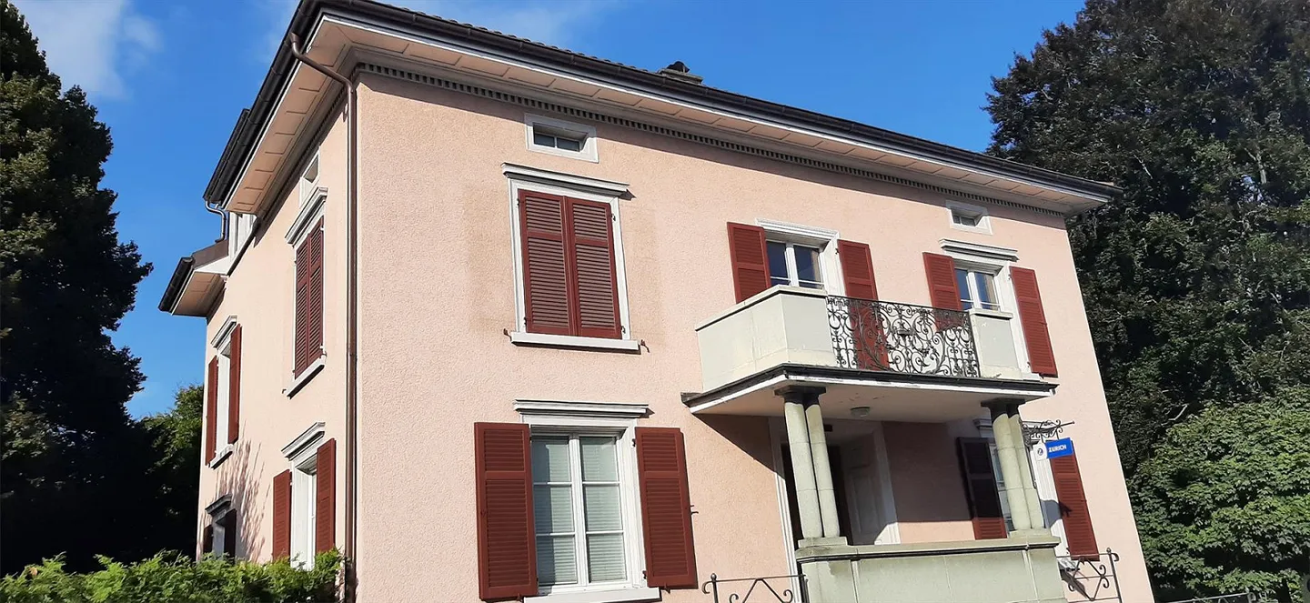 Charmante appartement sous les toits d'un ancien bâtiment - central à Altstätten - Photo 3 sur 12