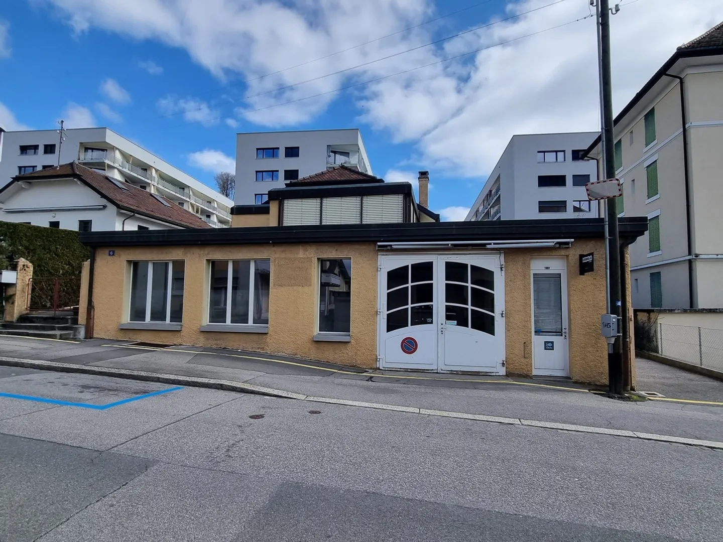 Casa con appartamento e grande laboratorio - Foto 3 di 12