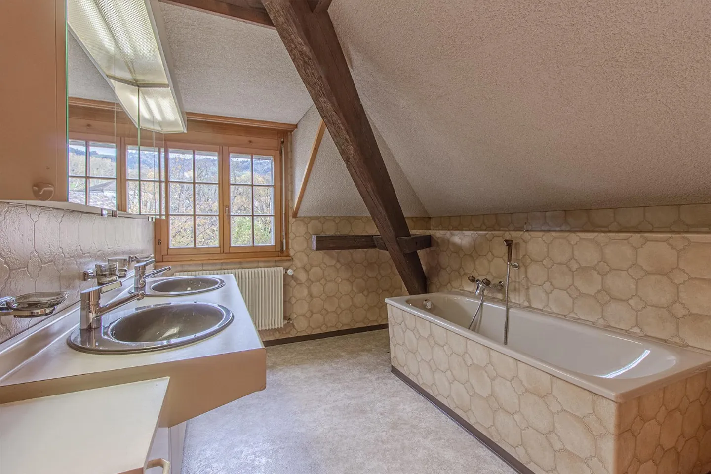 Charmante appartement sous les toits d'un ancien bâtiment - central à Altstätten - Photo 6 sur 12