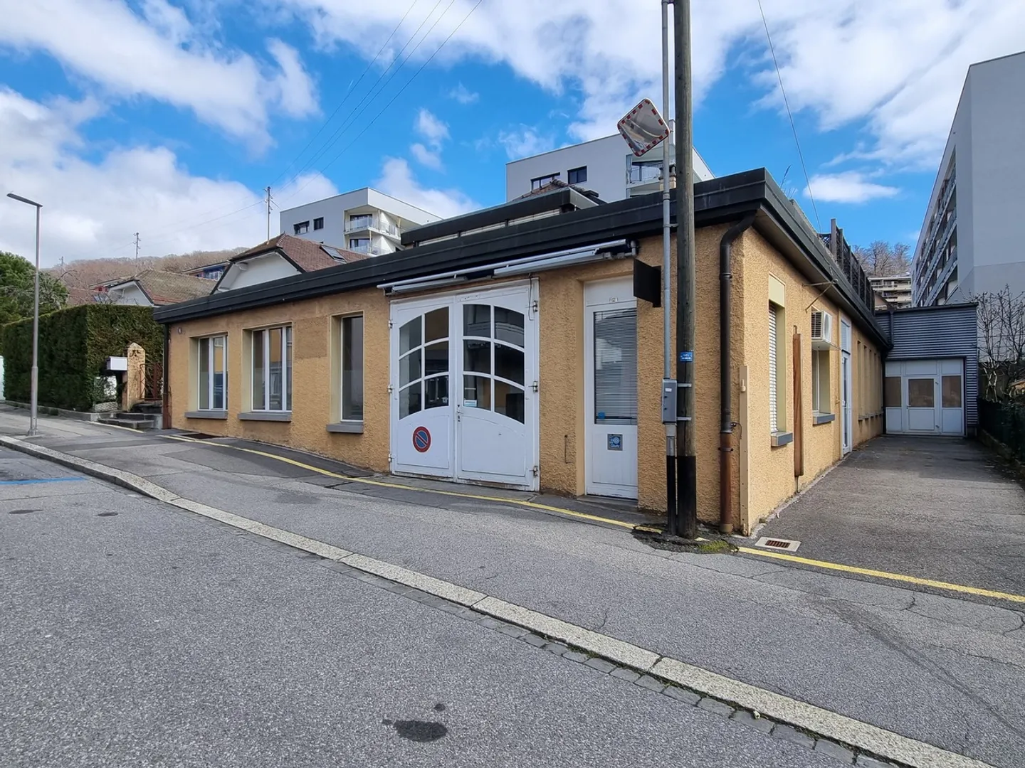 Casa con appartamento e grande laboratorio - Foto 4 di 12