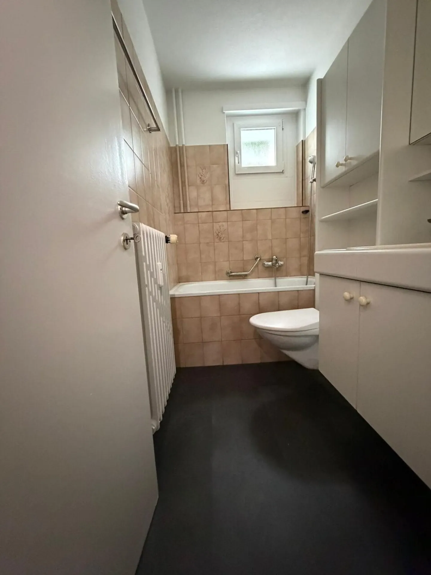 Bright 2.5-room apartment with balcony, lift and parking space - Photo 4 of 6