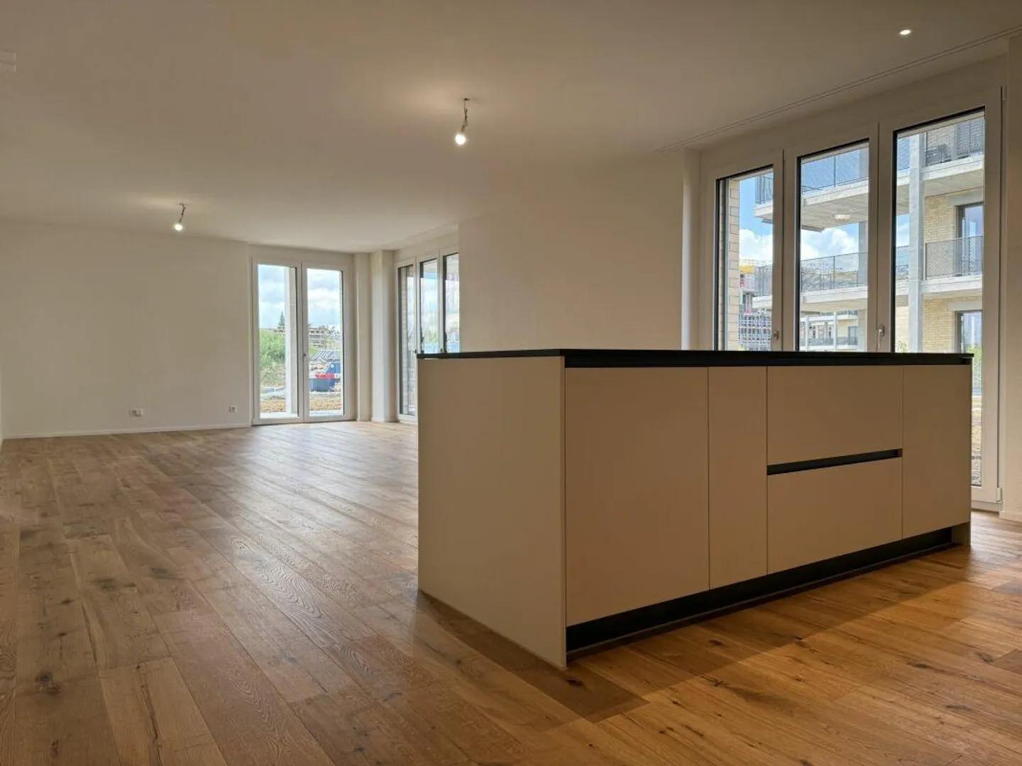 Modernes Apartment mit großem Garten - Foto 3 von 17