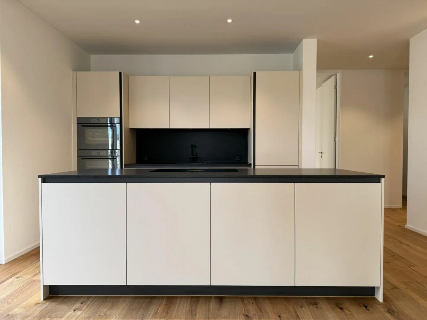 Modernes Apartment mit großem Garten - Foto 5 von 17