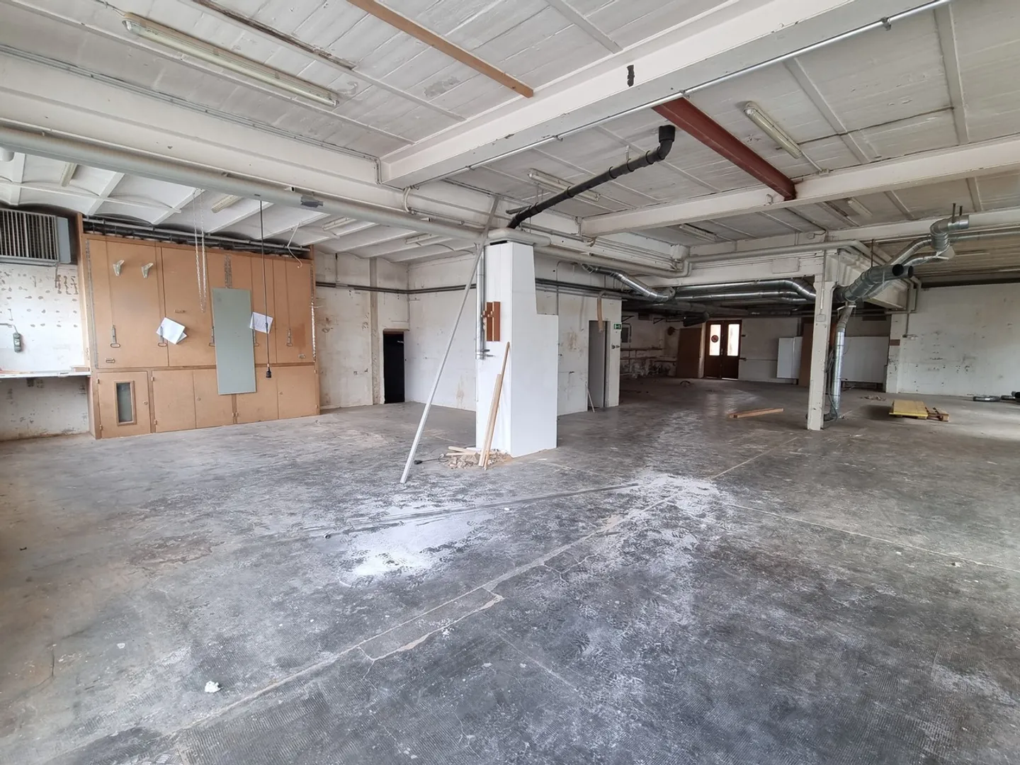 Casa con appartamento e grande laboratorio - Foto 5 di 12