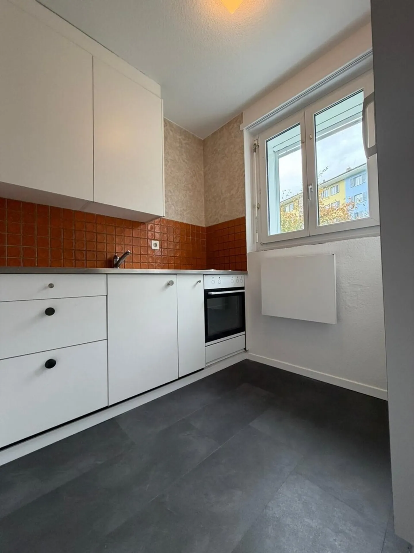 Bright 2.5-room apartment with balcony, lift and parking space - Photo 3 of 6