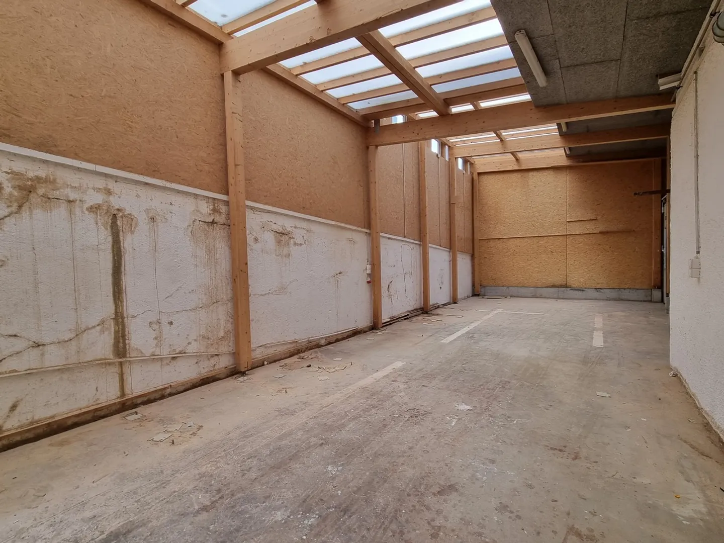 Casa con appartamento e grande laboratorio - Foto 6 di 12