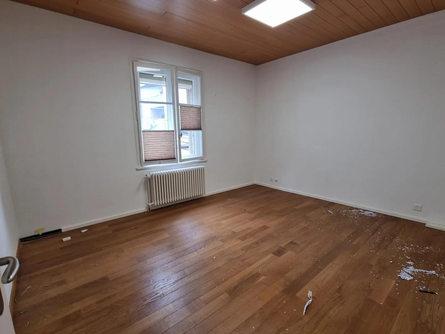 Casa con appartamento e grande laboratorio - Foto 8 di 12