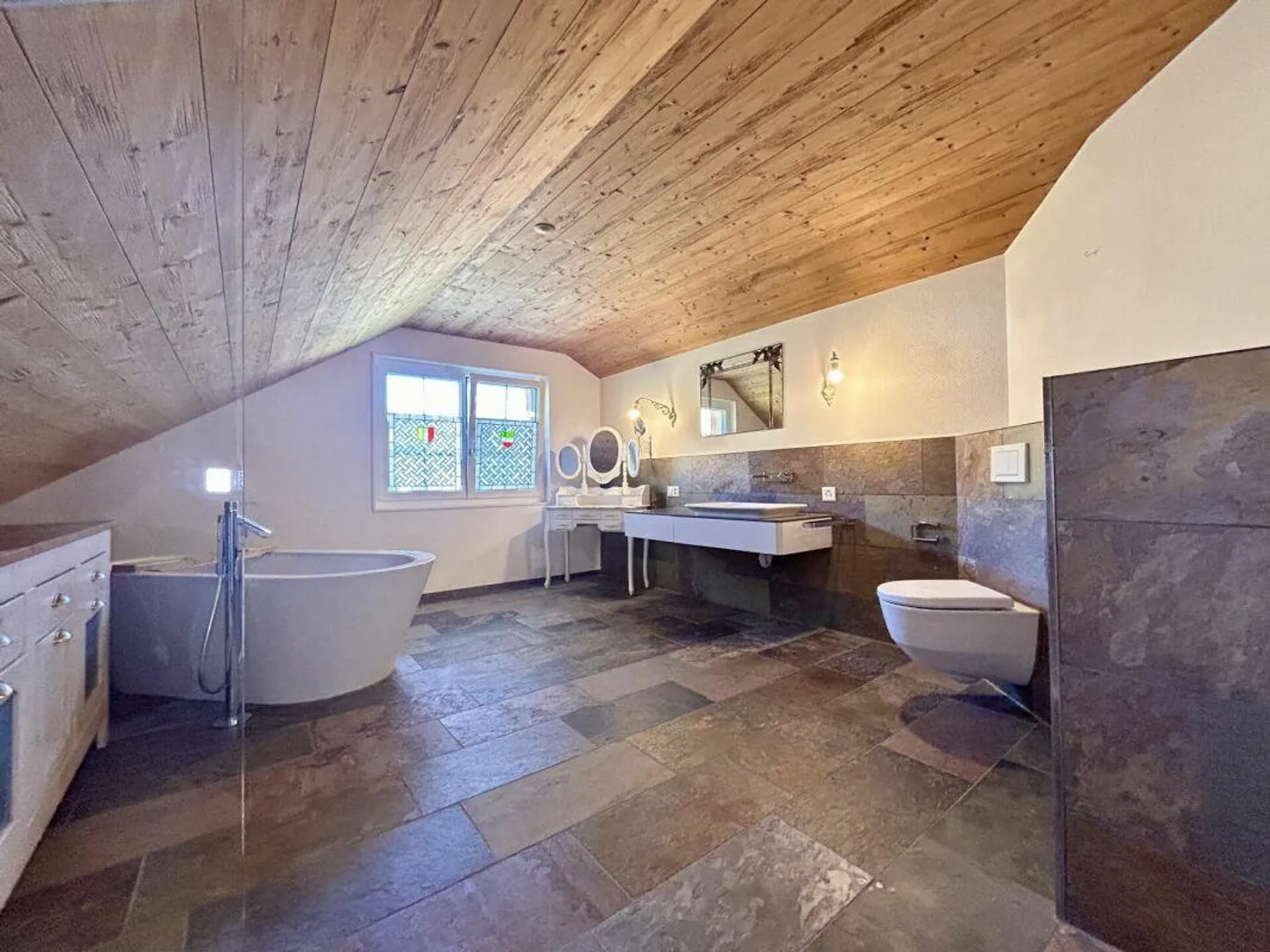 Maison de montagne historique avec intérieur moderne dans un emplacement panoramique calme - Photo 9 sur 14
